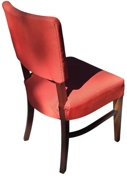Foto de um(a) Cadeira em Madeira Nobre e Tecido Canelado Vermelho, da categoria de Outras cadeiras. Clássico do design mobiliário Mid-Century nacional. Esta cadeira combina a robustez e a elegância da madeira maciça escura... Mostrado de uma perspectiva diferente. Vendido no marketplace Trésors.