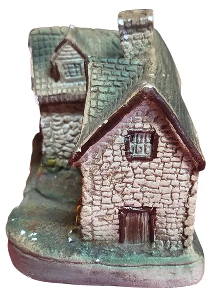 Foto de um(a) Miniatura de Gesso Veranna Bavaria, da categoria de Outros colecionáveis. Mini casinha colecionável década de 70 - Veranna Bavaria Belíssimas miniaturas produzidas em gesso, com o clássico estilo... Mostrado de uma perspectiva diferente. Vendido no marketplace Trésors.
