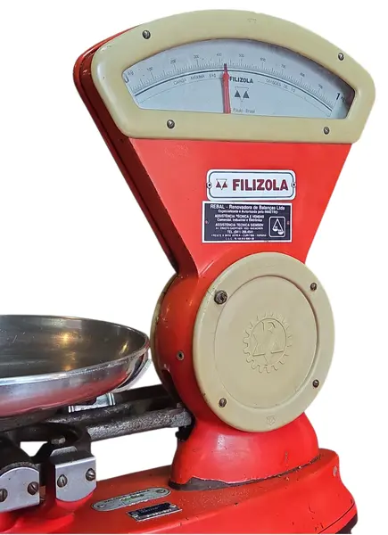Foto de um(a) Balança Filizola Antiga de Prato - Modelo de Precisão, da categoria de Outros colecionáveis. Relíquia e Precisão: Balança Mecânica Filizola Leve para sua coleção ou estabelecimento um símbolo da indústria brasileira.... Mostrado de uma perspectiva diferente. Vendido no marketplace Trésors.