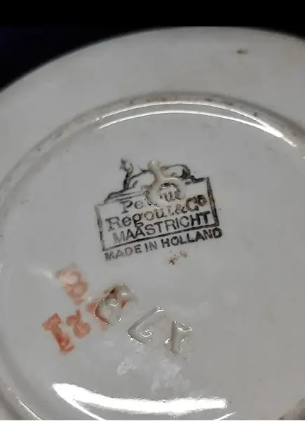 Foto de um(a) Palmatória em Porcelana Holandesa, da categoria de Castiçais. Palmatória de porcelana holandesa: releitura de um pires de cafezinho triste e solitário, agora com uma nova função! Peça... Mostrado de uma perspectiva diferente. Vendido no marketplace Trésors.
