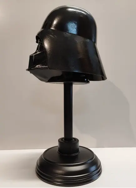 Foto de um(a) Escultura Darth Vader, Star Wars, Disney, da categoria de Modelos e estatuetas. Escultura darth vader - star wars da disney. Peça em acrílico com base e haste em madeira ebanizada. peça única pelo... Mostrado de uma perspectiva diferente. Vendido no marketplace Trésors.
