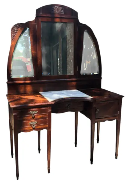Foto de um(a) ​Penteadeira clássica com 3 espelhos articulados, espelho original em cristal bisotê e mármore no centro Ótimo estado de conservação!, da categoria de Penteadeiras. Penteadeira clássica com 3 espelhos articulados, espelho original em cristal bisotê e mármore no centro; Ótimo estado de... Mostrado de uma perspectiva diferente. Vendido no marketplace Trésors.