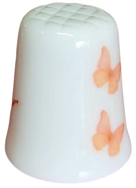 Foto de um(a) Dedal de Coleção em Porcelana - Estampa Regador com Flores e Borboletas, da categoria de Outros colecionáveis. Encantador dedal colecionável em porcelana branca, perfeito para entusiastas de costura, colecionadores de miniaturas ou... Mostrado de uma perspectiva diferente. Vendido no marketplace Trésors.
