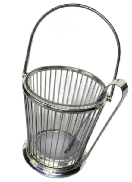 Foto de um(a) Balde para gelo em prata com copo de vidro mais pegador de gelo em prata, da categoria de Baldes de Gelo. Balde de gelo e pegador em prata com balde de vidro nunca usado retrô. Vendido no marketplace Trésors.