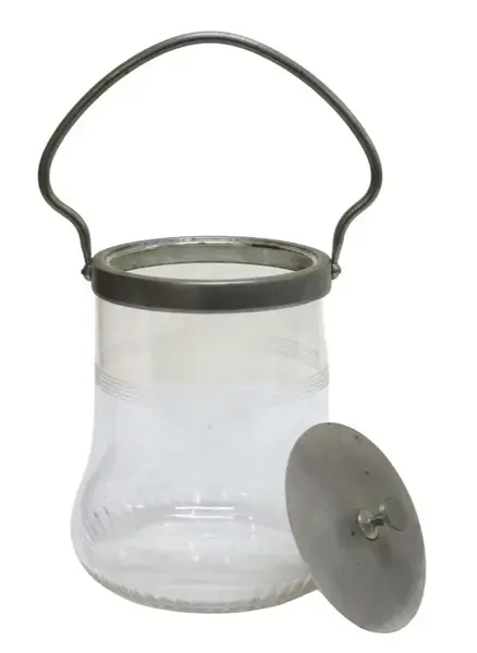 Foto de um(a) Antiga biscoiteira manufatura Alemã WMF, da categoria de Garrafas, potes e jarros. COLECIONISMO - Antiga biscoiteira da renomada manufatura Alemã WMF, com fina lapidação no cristal e acabamento em metal... Mostrado de uma perspectiva diferente. Vendido no marketplace Trésors.