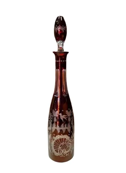 Foto de um(a) Antiga Garrafa Licoreira Cristal Tcheco Rubi Egermann Glass, da categoria de Garrafas. Egermann Glass. Antiga e linda garrafa licoreira em cristal Tcheco, toda lapidada à mão. Ao redor da peça é toda uma... Vendido no marketplace Trésors.