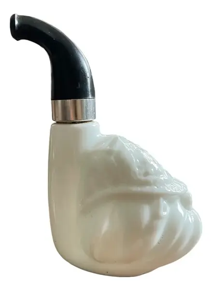 Foto de um(a) Antigo Perfumeiro De Coleção Opalina Cachimbo Cachorro, da categoria de Garrafas, potes e jarros. Antigo e diferente perfumeiro de coleção em opalina branca. Formato de cachimbo com cara de cachorro detetive. Linda peça... Vendido no marketplace Trésors.