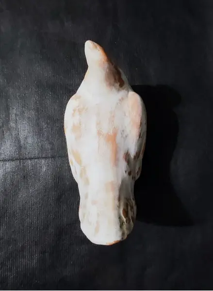 Foto de um(a) Galinha Mineira em Cerâmica com Patina Provençal, Década de 1980, da categoria de Escultura. Galinha mineira em cerâmica com pátina provençal, década de 1980. A: 12,5 cm / L: 19 cm / P: 9,5 cm / Peso: 720 g. Mostrado de uma perspectiva diferente. Vendido no marketplace Trésors.