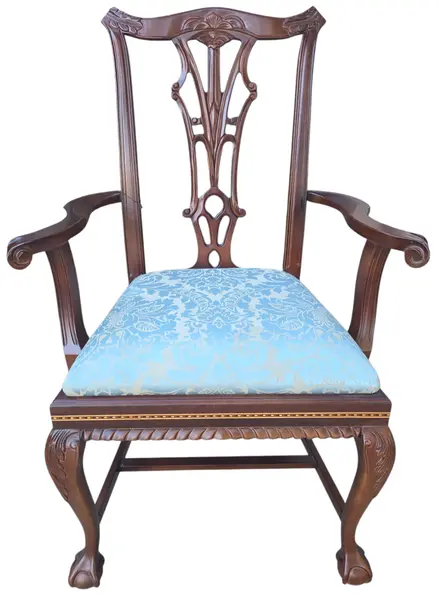 Foto de um(a) Poltrona Chippendale em Imbuia Maciça com Marchetaria e Assento Damasco Azul, da categoria de Poltronas. Exclisiva poltrona de braços (cadeira de mestre) executada em imbuia maciça, combinando com maestria a robustez da... Mostrado de uma perspectiva diferente. Vendido no marketplace Trésors.