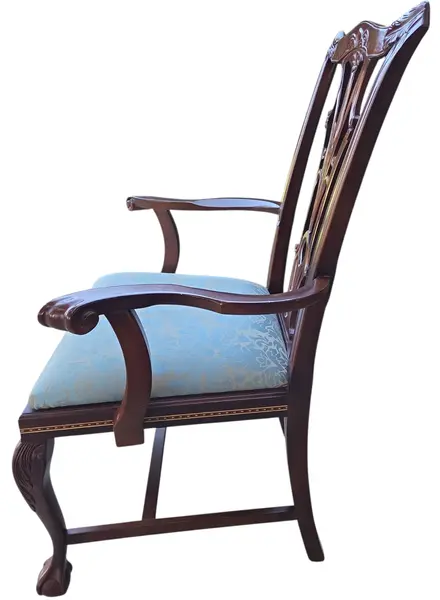 Foto de um(a) Poltrona Chippendale em Imbuia Maciça com Marchetaria e Assento Damasco Azul, da categoria de Poltronas. Exclisiva poltrona de braços (cadeira de mestre) executada em imbuia maciça, combinando com maestria a robustez da... Mostrado de uma perspectiva diferente. Vendido no marketplace Trésors.