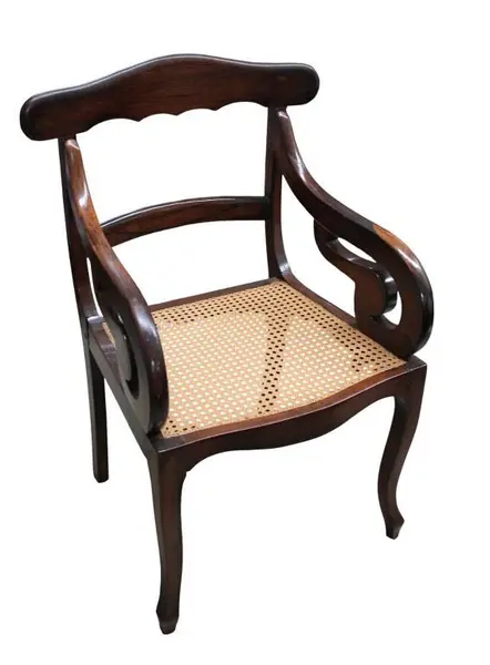 Foto de um(a) Par de poltronas jacarandá da Bahia - dita rabo de macaco, da categoria de Poltronas. Antigo par de poltronas em jacarandá da Bahia, dita rabo de macaco, com palhinha sintética em bom estado. Medidas 87A X 58C... Mostrado de uma perspectiva diferente. Vendido no marketplace Trésors.