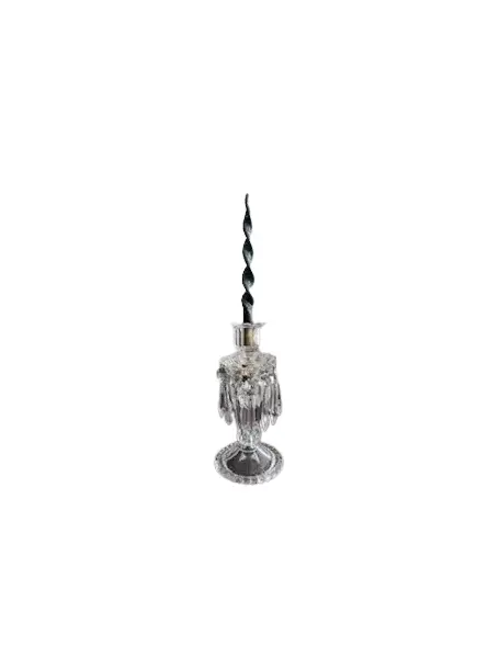 Foto de um(a) Par de castiçais - BACCARAT séc XIX, da categoria de Castiçais. Par de castiçais franceses, séc. XIX, Baccarat, translúcido, base com borda em perolados, copo para vela com gotas e... Vendido no marketplace Trésors.