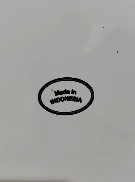 Foto de um(a) Panelinhas Esmaltadas Infantil, Década de 1990, da categoria de Panelas. Combo de panelas esmaltadas, alças e tampa com borda de inox. Desenho infantil com família de ursinhos em ambos os lados da... Mostrado de uma perspectiva diferente. Vendido no marketplace Trésors.