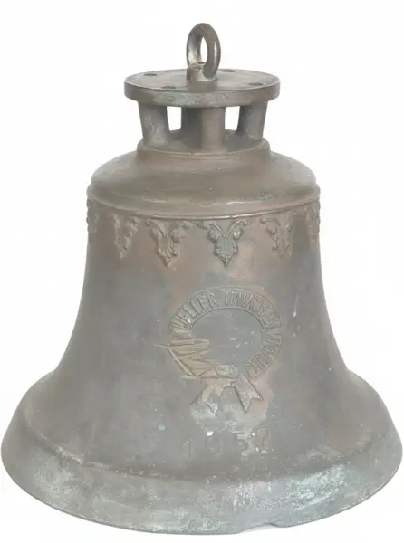 Foto de um(a) Sino Histórico Mueller Irmãos Ltda - Relíquia Paranaense Original, da categoria de Outros colecionáveis. Relíquia Industrial Paranaense: Sino Mueller Irmãos Ltda (1957) Uma peça autêntica e carregada de história, fabricada pela... Vendido no marketplace Trésors.