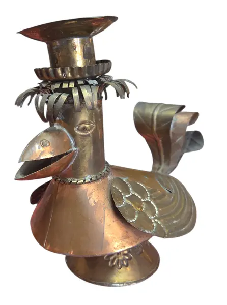 Foto de um(a) Castiçal Vintage em Latão, da categoria de Castiçais. Peça decorativa única e cheia de estilo, este Castiçal Vintage em Latão. Vendido no marketplace Trésors.