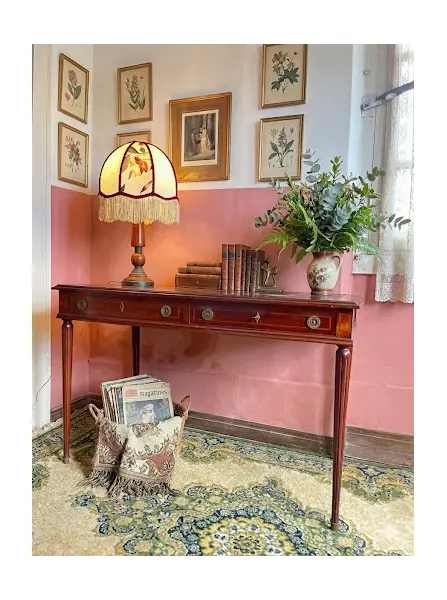 Foto de um(a) Escrivaninha Inglesa anos 60, da categoria de Escrivaninhas e Mesas de escritório. Antiga escrivaninha estilo inglês da década de 60 em madeira nobre com frisos marchetados, tampo retangular com couro... Mostrado de uma perspectiva diferente. Vendido no marketplace Trésors.