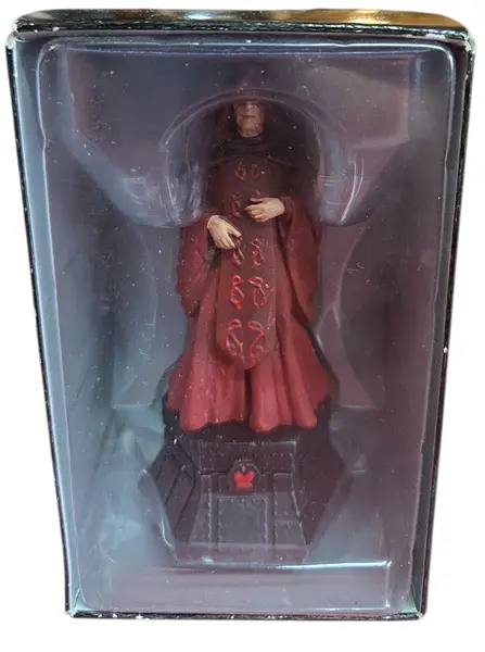 Foto de um(a) Peça De Xadrez Star Wars Darth Sidious (Imperador Palpatine) - Pintada À Mão, da categoria de Figuras de ação. Item de Colecionador: Darth Sidious – O Senhor Sombrio dos Sith Esta peça de luxo faz parte da coleção oficial de xadrez... Mostrado de uma perspectiva diferente. Vendido no marketplace Trésors.