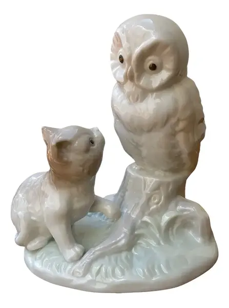 Foto de um(a) Antiga Escultura Coruja E Gato Sabedoria Porcelana Alemã, da categoria de Modelos e estatuetas. Gracioso bloco escultórico com linda cena representando coruja e gato. Porcelana alemã em tons terrosos, peça de excelente... Vendido no marketplace Trésors.