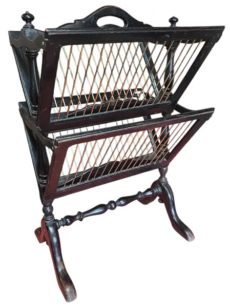 Foto de um(a) Raro Revisteiro Liceu de Artes e Ofícios, da categoria de Porta-Revistas. Excepcional revisteiro de chão, um exemplar legítimo da reconhecida mestria do Liceu de Artes e Ofícios de São Paulo. Esta... Vendido no marketplace Trésors.