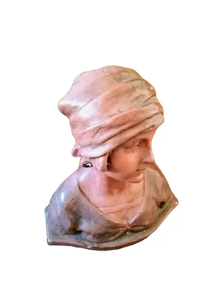 Foto de um(a) Torso Feminino em Terracota, da categoria de Escultura. Torso feminino toda em terracota, assinada pelo artista. Mede: 22cm de largura, 11,5cm de profundidade e 25cm de altura... Vendido no marketplace Trésors.