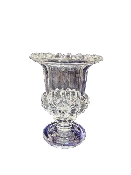 Foto de um(a) Vaso em Vidrão, da categoria de Vasos. Copa em vidrão com relevo no corpo e na borda. A: 25 cm Diâmetro da base: 13,7 cm Diâmetro da boca: 20 cm Peso: 2,8kg. Vendido no marketplace Trésors.