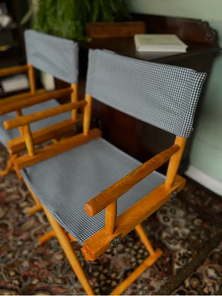 Foto de um(a) Cadeira Diretor dobrável em madeira nobre, da categoria de Outras cadeiras. Cadeiras Diretor Dobráveis Cadeira articulada estilo diretor, estruturada em madeira com ferragens de articulação. O assento... Mostrado de uma perspectiva diferente. Vendido no marketplace Trésors.