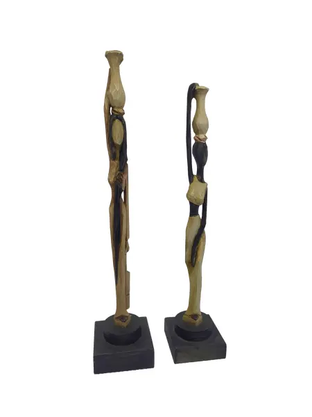 Foto de um(a) Par de esculturas africanas em madeira, da categoria de Escultura. Par de esculturas africanas em madeira, pintada à mão, retratando mulheres carregando baldes. Mede A: 31cm. Vendido no marketplace Trésors.