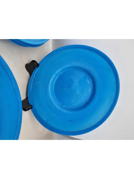 Foto de um(a) Pratos em Opalina Turquesa - antigo e raro, da categoria de Pratos. Antigo e raro jogo de pratos em opalina turquesa, adquiridos no Egito. Possui 21 peças, sendo 11 pratos e 10 pratos... Mostrado de uma perspectiva diferente. Vendido no marketplace Trésors.