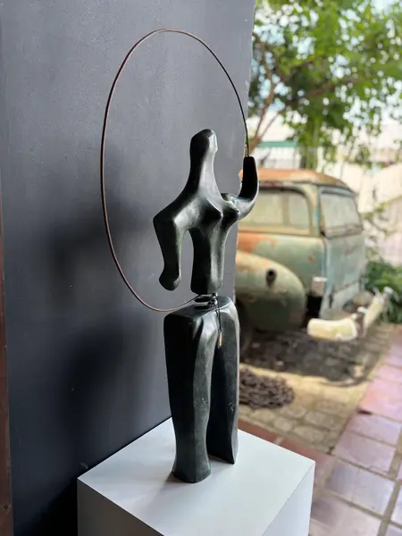 Foto de um(a) Escultura “Mulheres Nuas” - Cesarotti, da categoria de Escultura. Arte Moderna - Linda e clássica escultura das “mulheres nuas” de Cesarotti - 2001. Mostrado de uma perspectiva diferente. Vendido no marketplace Trésors.
