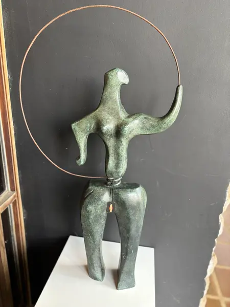 Foto de um(a) Escultura “Mulheres Nuas” - Cesarotti, da categoria de Escultura. Arte Moderna - Linda e clássica escultura das “mulheres nuas” de Cesarotti - 2001. Mostrado de uma perspectiva diferente. Vendido no marketplace Trésors.