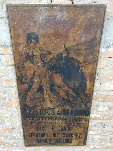 Foto de um(a) Cartaz tourada vintage - Espanha, da categoria de Placas. Cartaz antigo de origem Espanhola dimensões: 60cmL x 112cmA. Mostrado de uma perspectiva diferente. Vendido no marketplace Trésors.
