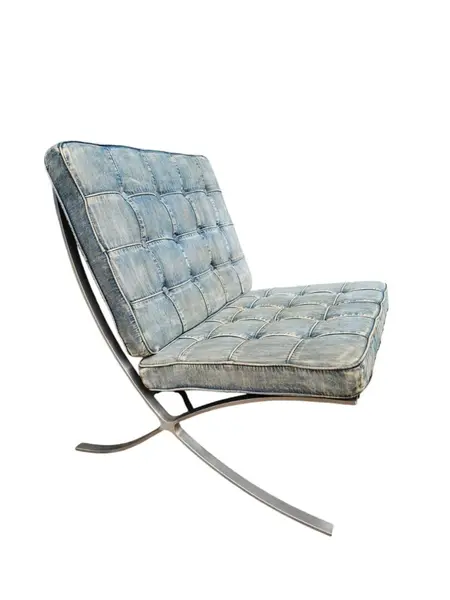 Foto de um(a) Poltrona Barcelona personalizada em jeans, da categoria de Poltronas. Linda poltrona Barcelona, projetada por Ludwig Mies Van der Roche, para exposição internacional de 1929 em Barcelona .A... Mostrado de uma perspectiva diferente. Vendido no marketplace Trésors.