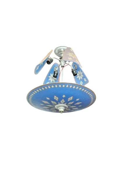 Foto de um(a) Lustre Mandala Anos 60, da categoria de Lustres. Belo lustre anos 60 estilo mandala, ainda em estado original de conservação. Medidas: 40cmDx60cmA. Mostrado de uma perspectiva diferente. Vendido no marketplace Trésors.