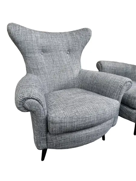 Foto de um(a) Par de poltronas estilo bergere anos 60, da categoria de Poltronas. Belíssimo par de poltronas anos 60, estofado novo e estrutura dos pés ebanizados. Disponíveis para venda!Medidas: 80cm L... Mostrado de uma perspectiva diferente. Vendido no marketplace Trésors.