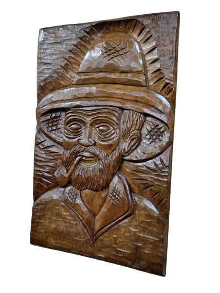 Foto de um(a) Quadro Preto Velho 62 x 39 cm - Madeira entalhada, da categoria de Escultura. Peça de madeira entalhada dimensões: 39 cm L x 62 cm A. Mostrado de uma perspectiva diferente. Vendido no marketplace Trésors.