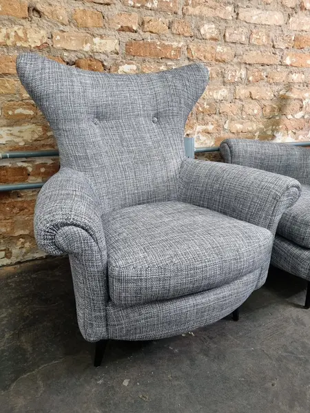 Foto de um(a) Par de poltronas estilo bergere anos 60, da categoria de Poltronas. Belíssimo par de poltronas anos 60, estofado novo e estrutura dos pés ebanizados. Disponíveis para venda!Medidas: 80cm L... Mostrado de uma perspectiva diferente. Vendido no marketplace Trésors.