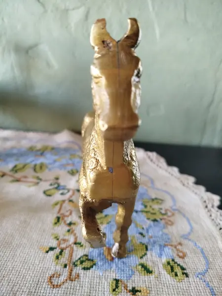 Foto de um(a) Cavalo de bronze, da categoria de Escultura. Cavalo de bronze maciço 17 cm de altura x 21,5 da cauda até o focinho passou por higienização profissional e foi selado não... Mostrado de uma perspectiva diferente. Vendido no marketplace Trésors.