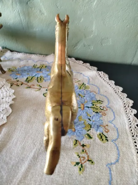 Foto de um(a) Cavalo de bronze, da categoria de Escultura. Cavalo de bronze maciço 17 cm de altura x 21,5 da cauda até o focinho passou por higienização profissional e foi selado não... Mostrado de uma perspectiva diferente. Vendido no marketplace Trésors.