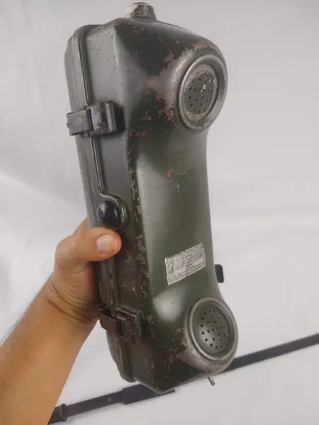 Foto de um(a) Militaria - Antigo Telefone Militar de Campo Exército Brasileiro, da categoria de Outras militarias. Militaria - Antigo Telefone Militar de Campo Exército Brasileiro - Ano de Fabricação: 1969/1970 - Modelo: EBM / ERC 104 -... Mostrado de uma perspectiva diferente. Vendido no marketplace Trésors.