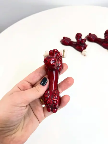 Foto de um(a) Trio de apoio de talheres e marcadores de lugar em cerâmica, da categoria de Outros utensílios. Trio de apoio de talheres e marcadores de lugar em cerâmica feita a mão. Apenas um tem um pequeno lascado como mostrado nas... Mostrado de uma perspectiva diferente. Vendido no marketplace Trésors.