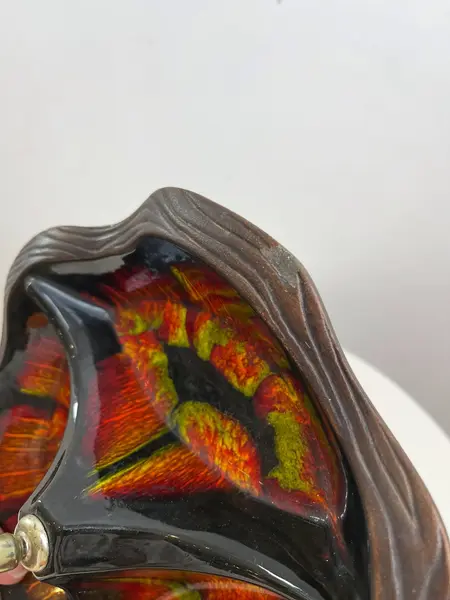 Foto de um(a) ​Petisqueira em cerâmica vitrificada, da categoria de Travessas e tigelas. Petisqueira em cerâmica vitrificada com detalhe em metal. Apresenta marcas do tempo e uso como desgastes no metal, dois... Mostrado de uma perspectiva diferente. Vendido no marketplace Trésors.