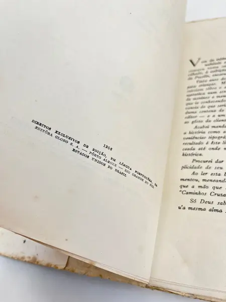 Foto de um(a) Livro 'A Vida de Joana D'Arc' por Érico Veríssimo - 1958, da categoria de Livros. Livro capa brochura de 1958 escrito por Érico Veríssimo sobre A Vida de Joana D’Arc. Várias marcas do tempo e uso. 275... Mostrado de uma perspectiva diferente. Vendido no marketplace Trésors.