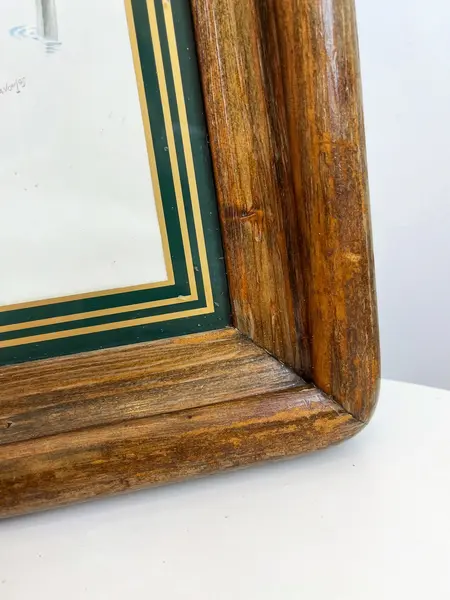 Foto de um(a) ​Impressão emoldurada em madeira e vidro - Patos na lagoa, da categoria de Impressões. Impressão emoldurada em madeira e vidro. Marcas do tempo e uso na moldura, mas nada que um leve restauro não resolva. ... Mostrado de uma perspectiva diferente. Vendido no marketplace Trésors.