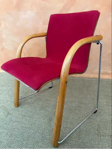 Foto de um(a) Cadeira Thonet S320, da categoria de Cadeiras, bancos e banquetas. Com o selo original da Thonet, a S320 é um modelo criado nos anos 1980 pelos designers Wulf Schneider & Ulrich Böhme.... Mostrado de uma perspectiva diferente. Vendido no marketplace Trésors.
