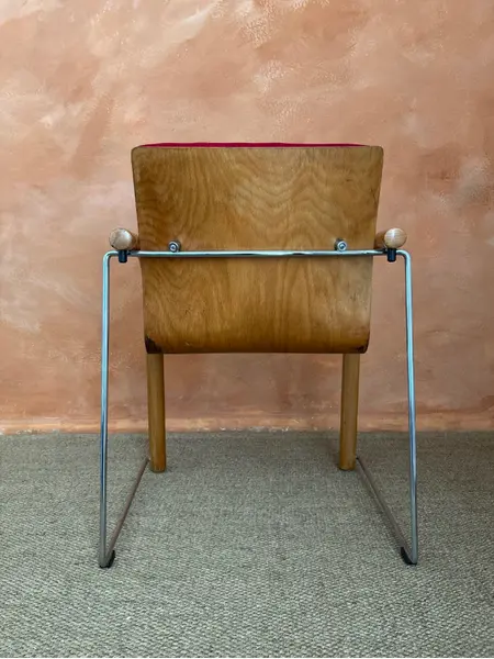 Foto de um(a) Cadeira Thonet S320, da categoria de Cadeiras, bancos e banquetas. Com o selo original da Thonet, a S320 é um modelo criado nos anos 1980 pelos designers Wulf Schneider & Ulrich Böhme.... Mostrado de uma perspectiva diferente. Vendido no marketplace Trésors.