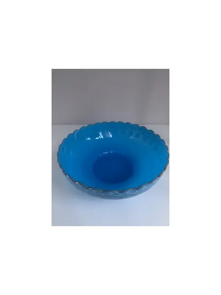Foto de um(a) Centro de mesa em opalina azul clara, da categoria de Centro de mesa. Centro de mesa em opalina azul com borda rendada e decoração floral pintada à mão em dourado e branco. Formato arredondado... Mostrado de uma perspectiva diferente. Vendido no marketplace Trésors.