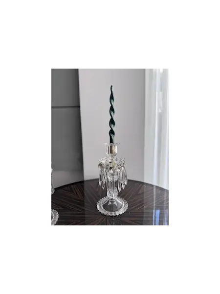 Foto de um(a) Par de castiçais - BACCARAT séc XIX, da categoria de Castiçais. Par de castiçais franceses, séc. XIX, Baccarat, translúcido, base com borda em perolados, copo para vela com gotas e... Mostrado de uma perspectiva diferente. Vendido no marketplace Trésors.
