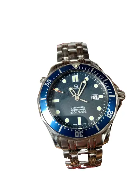 Foto de um(a) Relógio Omega Seamaster, da categoria de Relógios de coluna e chão. Relógio em excelente estado, modelo Seamaster (Referência 2541.80.00): Diâmetro 41 mm, pulseira em aço, QuartzoCor do... Vendido no marketplace Trésors.