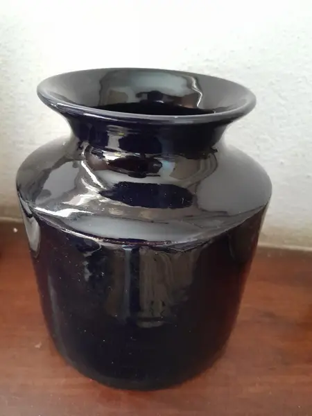 Foto de um(a) Raro potiche em porcelana + pote decorativo, da categoria de Garrafas, potes e jarros. Antigo potiche Ceramarte com tampa, em porcelana pintado à mão, com ricos detalhes em relevo. A pintura mostra a história de... Mostrado de uma perspectiva diferente. Vendido no marketplace Trésors.