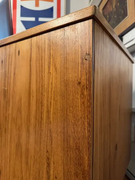 Foto de um(a) Escrivaninha Antiga Moveis Cimo - 1963 Original, da categoria de Escrivaninhas e Mesas de escritório. Escrivaninha antiga Móveis Cimo Selada, ano 1963, original. Comprada e restaurada em 2019, quando o tampo foi revestido em... Mostrado de uma perspectiva diferente. Vendido no marketplace Trésors.